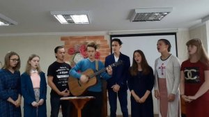 Песня Опускаясь на колени, поднимаюсь выше... (Ты из клетки выпустил меня)