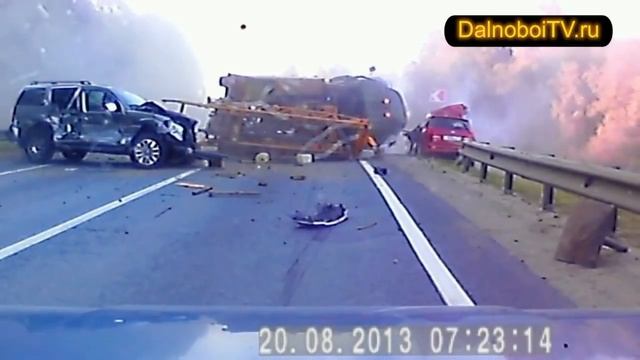 Грузовик ЗИЛ раздавил КИА 20.08 трасса М-8 смотреть онлайн