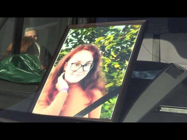 "Катя была как лучик". В Перми простились с погибшей студенткой ПГНИУ смотреть онлайн