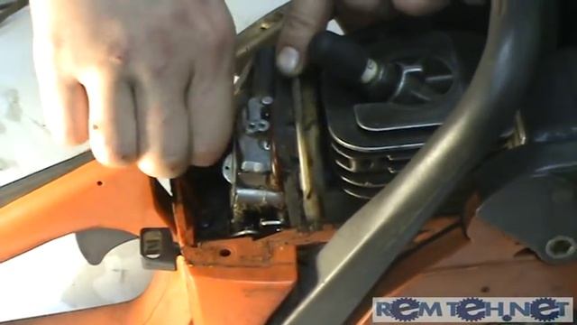 Замена импульсного патрубка в бензопиле Husqvarna 142 смотреть онлайн