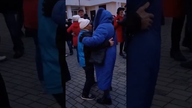 Жёлтые листья..............18.11.23 Гомель парк Луначарского ? смотреть онлайн