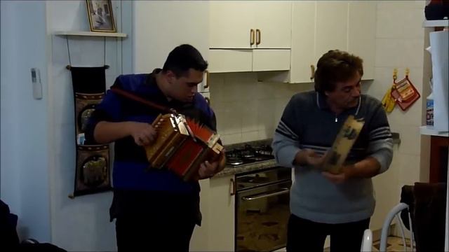 Tarantella calabrese - Organetto e tamburello (accordion and tambourine) смотреть онлайн