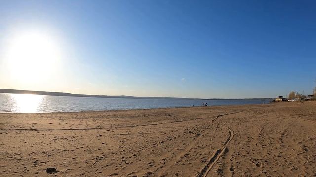 Обзор самого большого пляжа в Перми река Кама. Overview of the largest beach in Perm, the Kama Rive смотреть онлайн