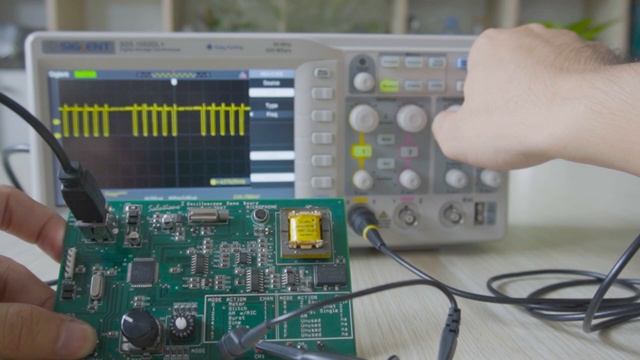Hướng dẫn sử dụng Oscilloscope SDS1052DL+ trên bộ mô phỏng Oscilloscope Demo Board смотреть онлайн
