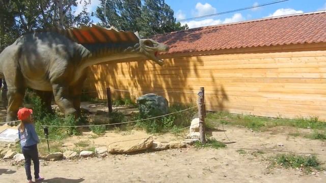 Прогулка в Динопарк, древние чудовище, динозавры, Анапа. DinoPark смотреть онлайн