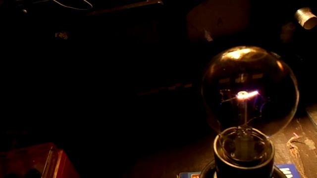 Дуга Якоба в лампе (регулировка частоты и скважности. смотреть онлайн