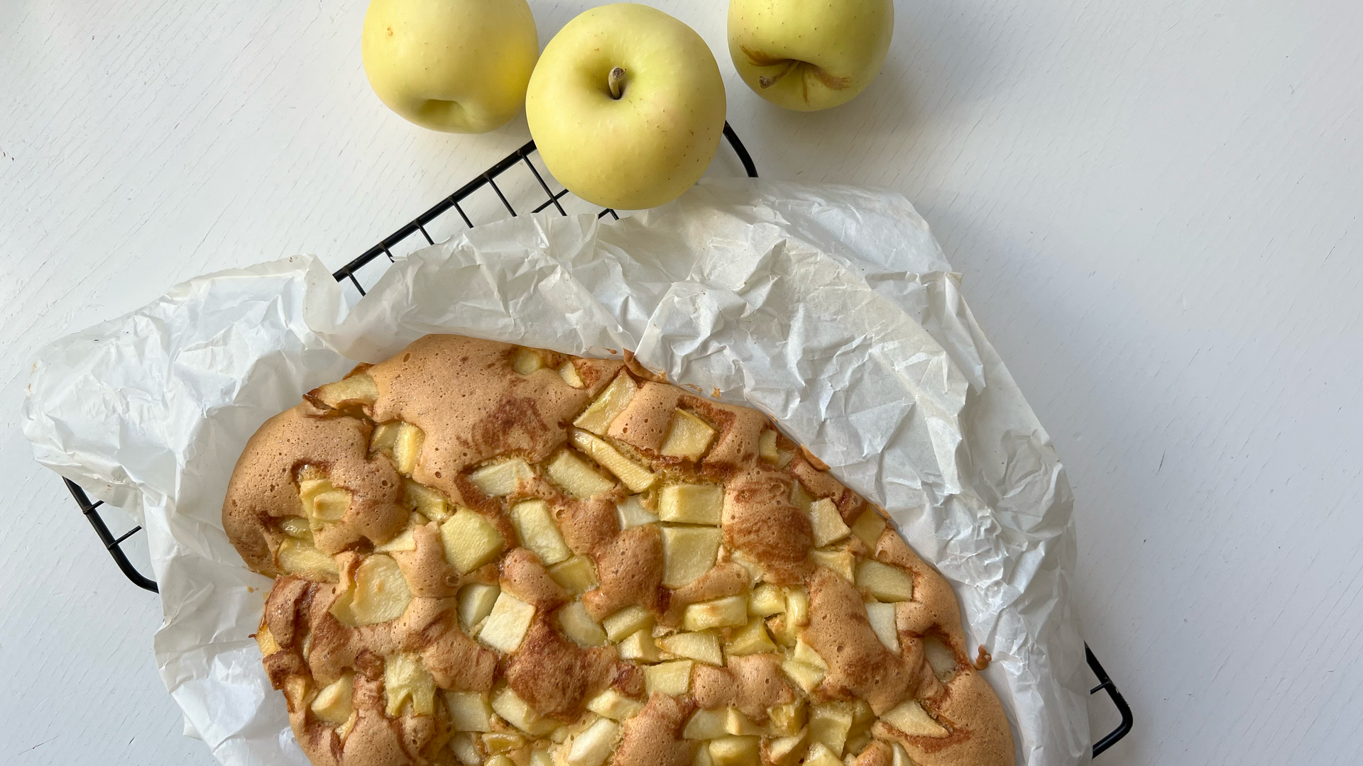 Шарлотка с ЯБЛОКАМИ | ПИРОГ С ЯБЛОКАМИ | Очень простой рецепт! смотреть онлайн