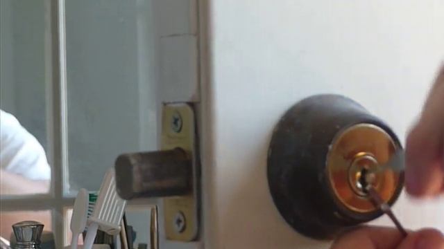 How To Pick A Deadbolt Lock смотреть онлайн