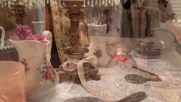 How to Decorate a Romantic Style Bedroom | 6 Steps to Your Peaceful Retreat 🌸