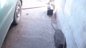 Ланос дымит и ест масло.