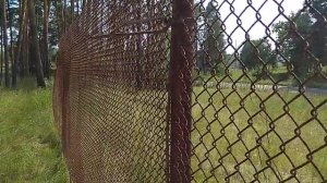 Правильно и надёжно закрепляем сетку-рабицу