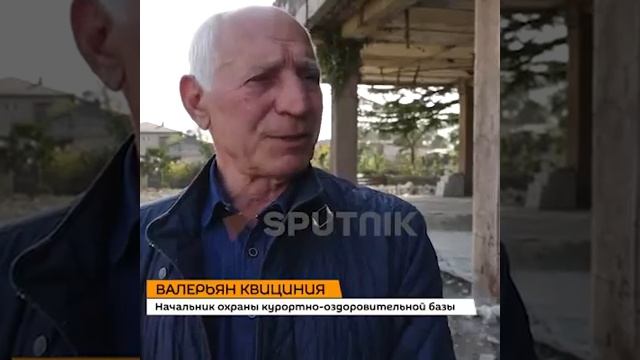 В Очамчире восстанавливают высотку на берегу моря смотреть онлайн