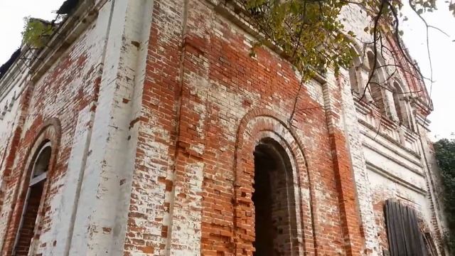 Заброшенная церковь. Храм в руинах. смотреть онлайн