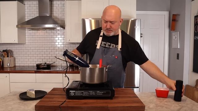 Chef Frank Makes Kasespatzle (cheesy German pasta) смотреть онлайн