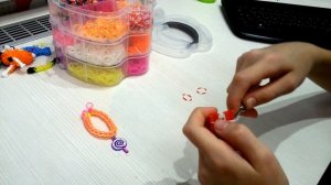 Плетение браслетов из резинок с подвесками
