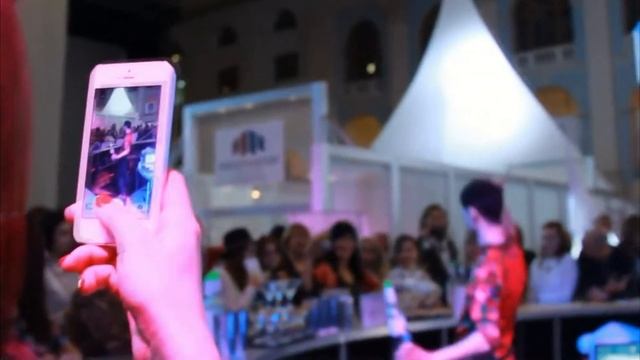 Бармен шоу на неделе моды в Москве смотреть онлайн