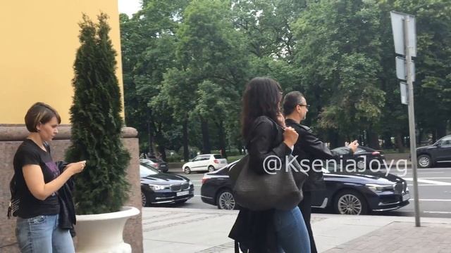 Dave Gahan left the hotel with family 11.07.2017 Saint-Petersburg смотреть онлайн