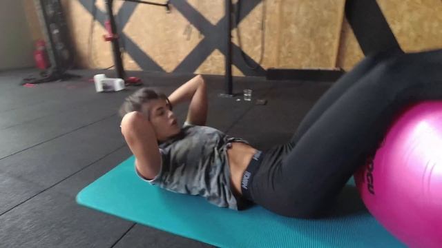 Как Накачать Пресс За 7 Дней С Помощью Фитбола Мяча Для Фитнеса смотреть онлайн