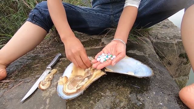 Jewelry making/开蚌,珍珠,冒着严寒来到干旱的水库边，这珍珠收获值了 смотреть онлайн
