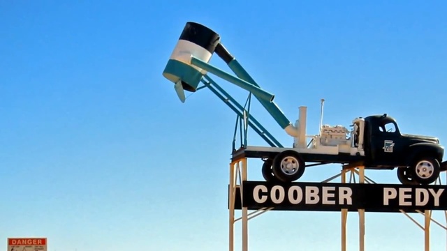 Подземный мир рептилоидов . смотреть онлайн