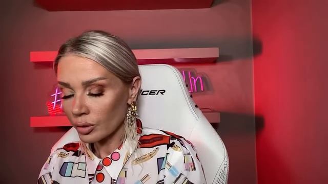 ОШИБКА В МАКИЯЖЕ У 90% ДЕВУШЕК | ЭЛЛИН СВЯТИМОВА | ДЕНЬ 3 смотреть онлайн