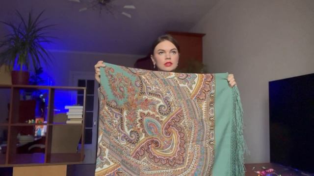 ПАВЛОВОПОСАДСКИЕ ПЛАТКИ: МЕДАЛЬОНЫ, БЕЛЫЕ РОЗЫ И ВОЛШЕБНЫЙ УЗОР// МОИ ШЕЛКОВЫЕ ПЛАТКИ// КАК НОШУ смотреть онлайн