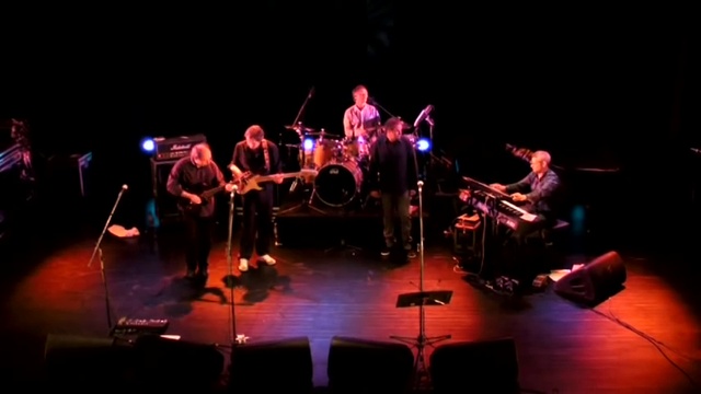 Three Friends - Working All Day смотреть онлайн