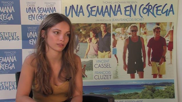 Entrevista a Lola Le Lann, Una semana en Córcega смотреть онлайн