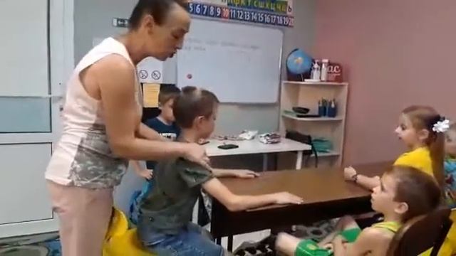 Как правильно держать осанку. Мои занятия в продленке. смотреть онлайн