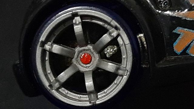 Hot Wheels CM6 Wheel Type Comparison (2005 Acceleracers Vs 2023 Speed Machines)