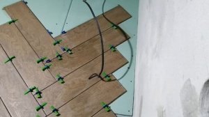 укладка плитки елочкой.