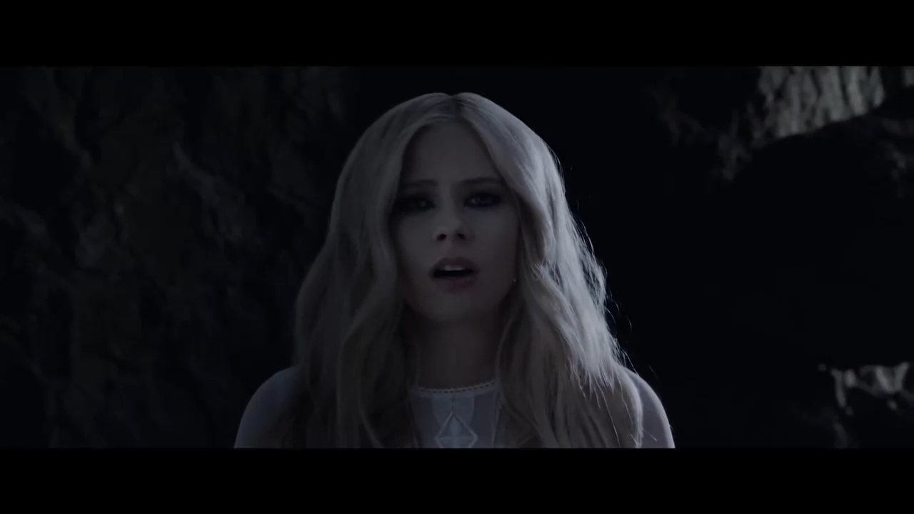 Avril Lavigne - Head Above Water смотреть онлайн