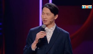 Нурлан Сабуров выступил в стендап-клубе «Колбаса»