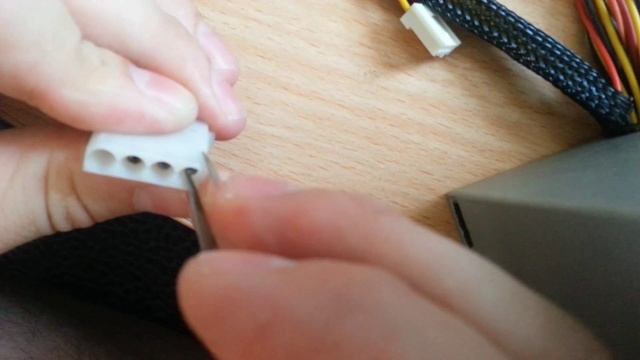 Оплетка проводов блока питания дома. Попытка и мнение. смотреть онлайн