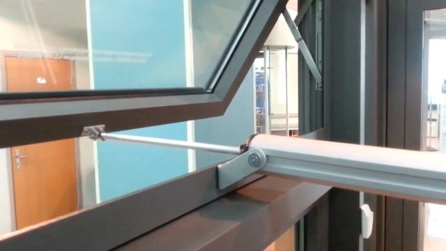 Штоковый электропривод для окон и фрамуг GIESSE ST450 N 300 230 В смотреть онлайн