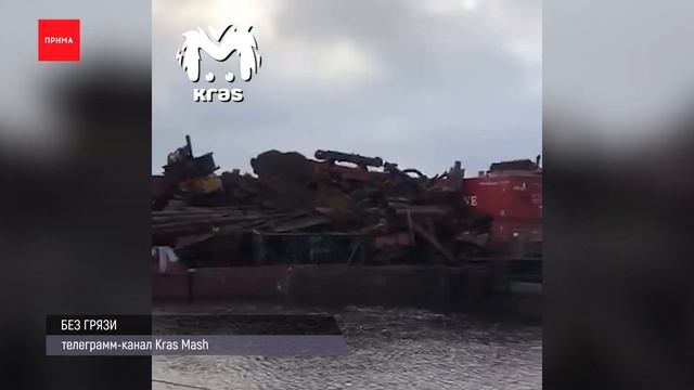 Под четвертым мостом поезд снёс машину с людьми смотреть онлайн