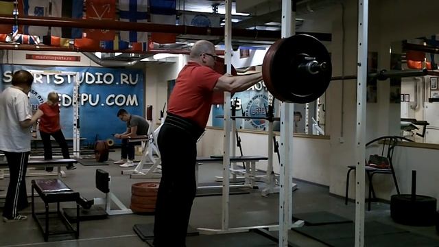 Приседания с переломом надколенника через спину. смотреть онлайн