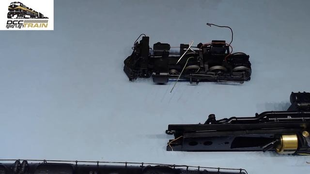 Ремонт паровоза Challenger производитель Athearn Genesis Снятие привода Часть 1 смотреть онлайн