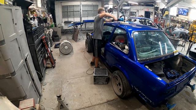 Remont BMW e30 - Malowanie i polerka :) смотреть онлайн