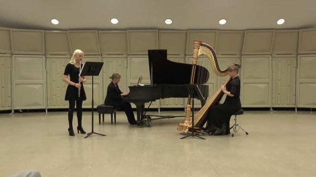 Mozart's Concerto in C for Flute and Harp, K. 299 - Andantino смотреть онлайн
