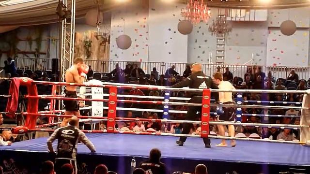 Leo_bokswedstrijd_23102011.avi смотреть онлайн
