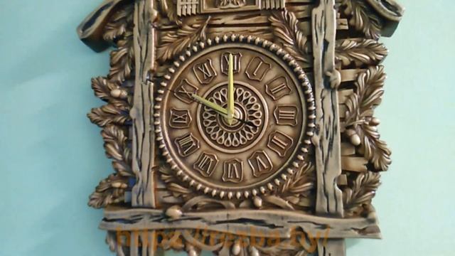Настенные часы из дерева с маятником и боем. Резьба по дереву. смотреть онлайн