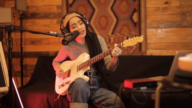 Yuna Performs and Shares the Story Behind "Invisible" | Fender Artist Check-Ins | Fender смотреть онлайн
