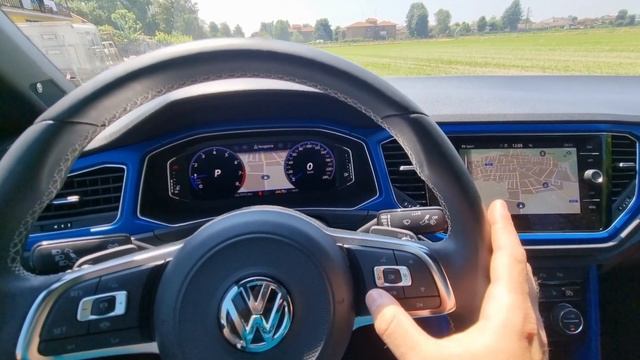 VW T-Roc Cabriolet R-line 2020 1.5 TSI 150cv Attivazioni varie compreso il Traffic Jam Assist (TJA) смотреть онлайн