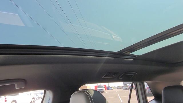 How to open/close the panoramic sunroof and the power sunshade on your VW смотреть онлайн