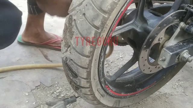 Suzuki Zixer Motor Bike Tubeless Tyre Puncture Repair Tutorial || Just In Minute смотреть онлайн