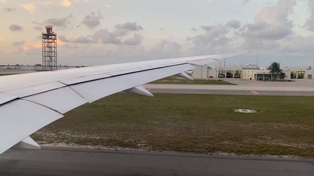 LOT Polish Airlines Boeing 787-85D Take Off | MIA | Miami International Airport смотреть онлайн