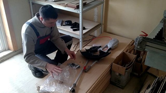 Готовлюсь к весенней стройке. И собираю электрический триммер. смотреть онлайн