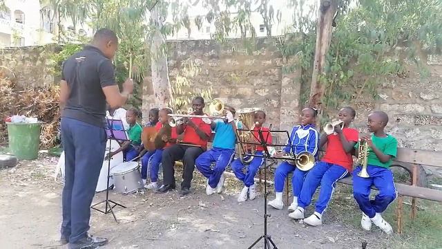 ST JOSEPH TEACHER HILARY AND ERIC - KENYA NATIONAL ANTHEM. TROMBONE, BARITONE & TRUMPET смотреть онлайн