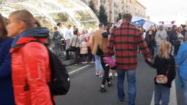 Центр Москвы осенью днём влог на день города гуляем пешком по улице Тверской vlog в день города смотреть онлайн
